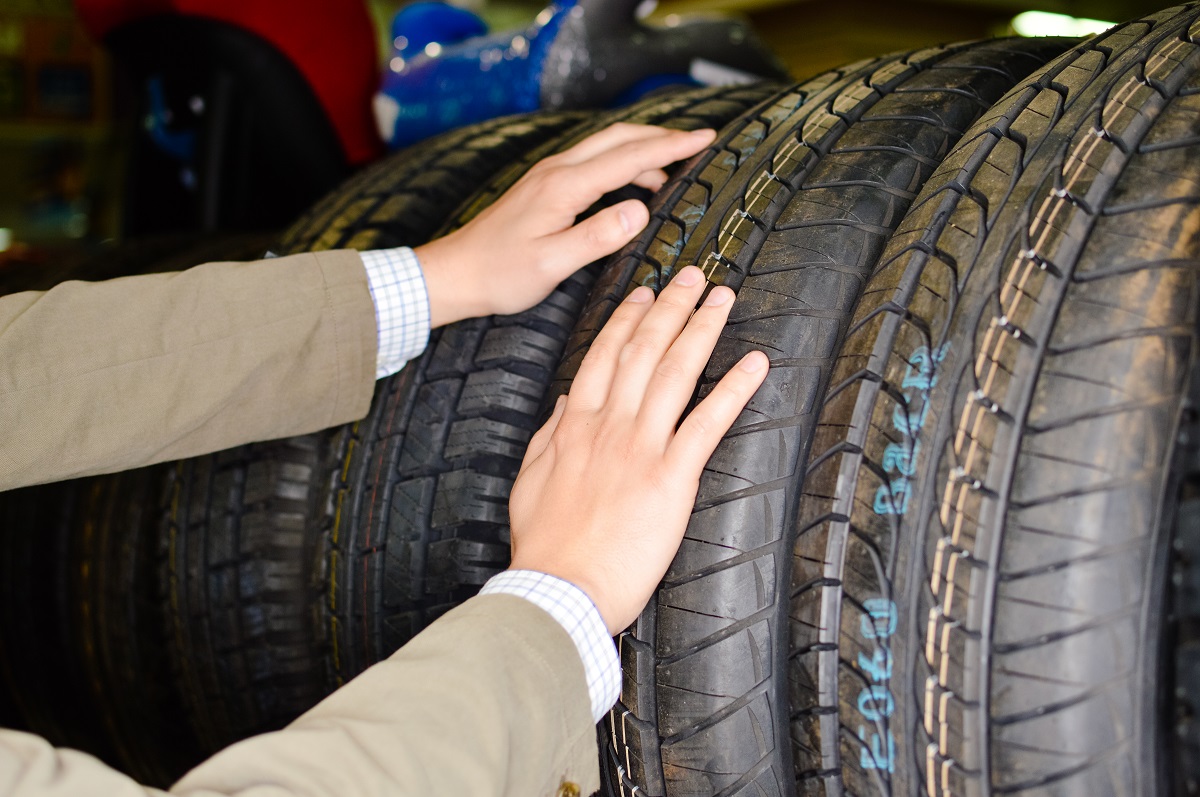 picking tyres